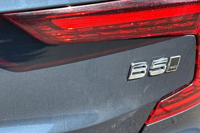 2024 Volvo S60 B5 Core Dark Theme