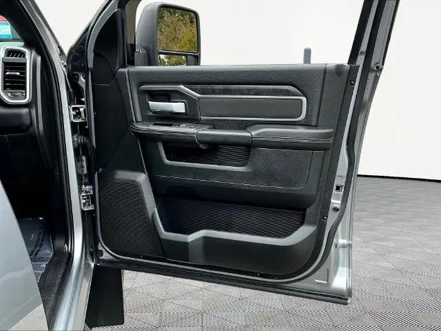 2024 Ram 3500 Big Horn Crew Cab 4x4 8 Box