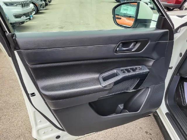 2024 Nissan Pathfinder SV 4WD