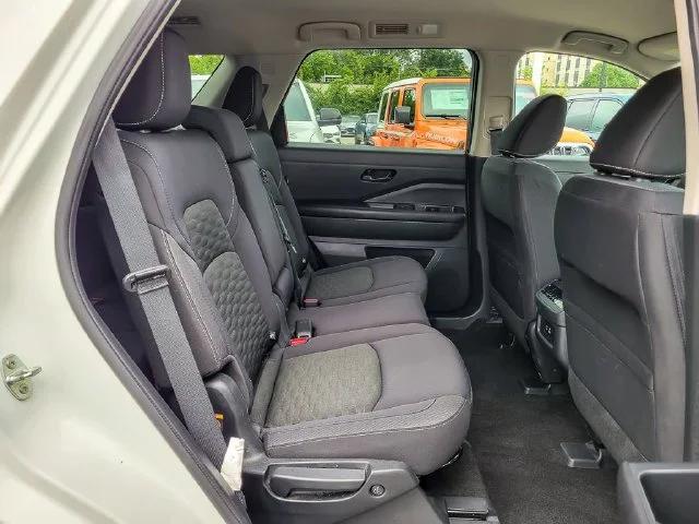 2024 Nissan Pathfinder SV 4WD