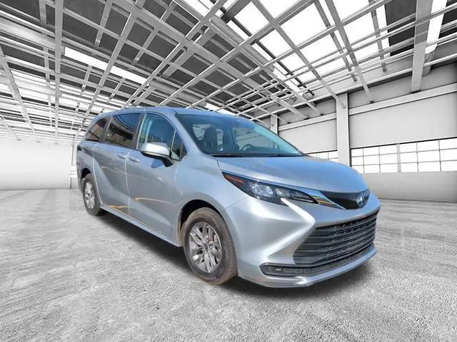 2024 Toyota Sienna LE for sale in Chicago, IL