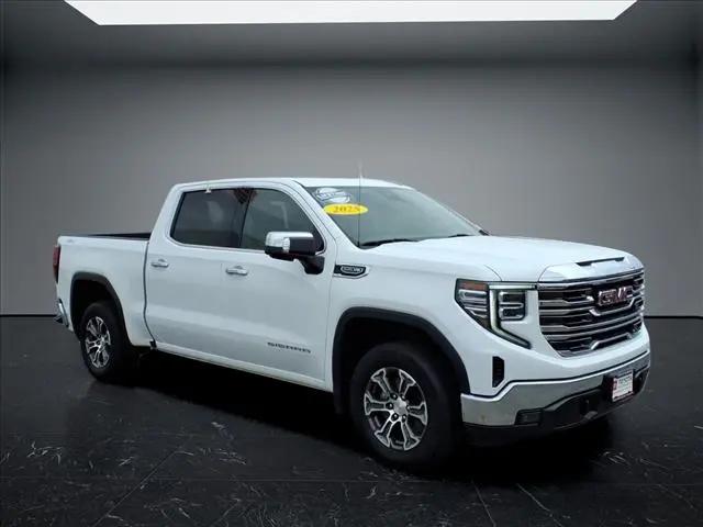 2025 GMC Sierra 1500 4WD Crew Cab Short Box SLT for sale in Bourbonnais, IL