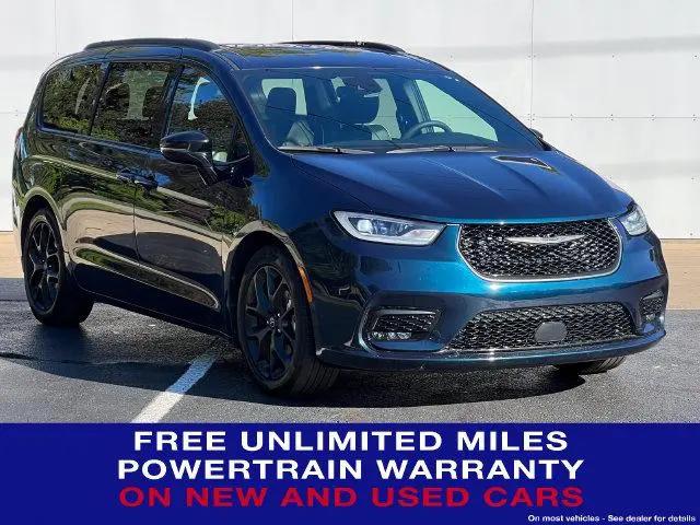 2025 Chrysler Pacifica Limited for sale in Fremont, MI