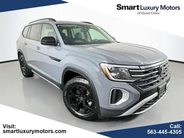 2026 Volkswagen Atlas Peak Edition for sale in Davenport, IA
