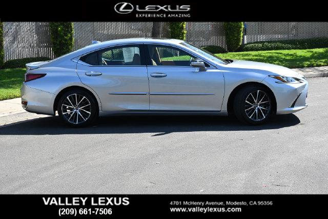 2025 Lexus ES 300h 300h
