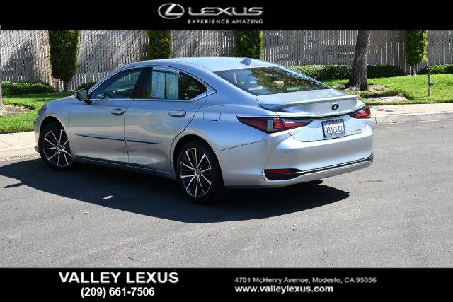 2025 Lexus ES 300h 300h