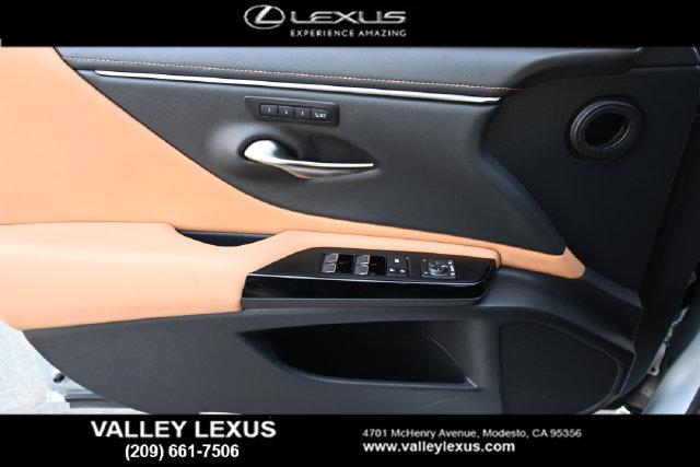 2025 Lexus ES 300h 300h