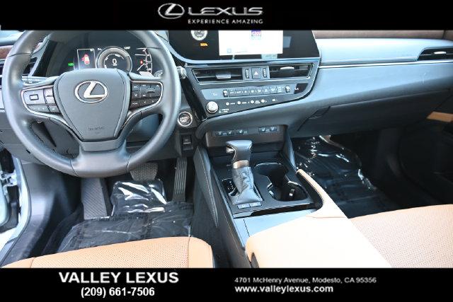 2025 Lexus ES 300h 300h