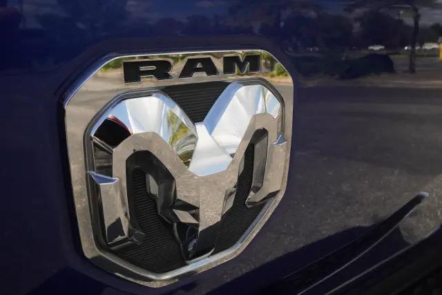 2019 Ram 1500 Laramie Crew Cab 4x4 64 Box