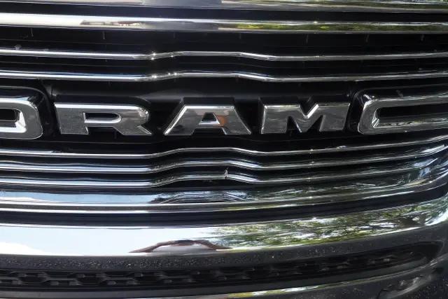 2019 Ram 1500 Laramie Crew Cab 4x4 64 Box