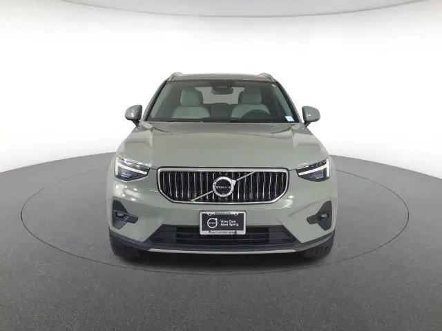 2024 Volvo XC40 B5 Ultimate Bright Theme