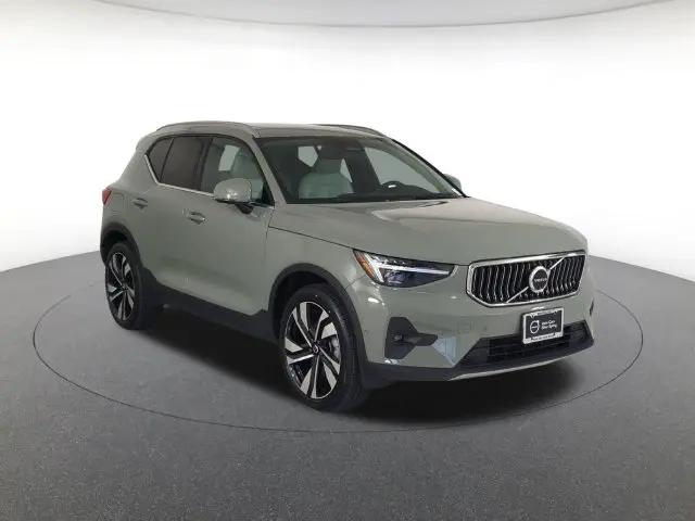 2024 Volvo XC40 B5 Ultimate Bright Theme