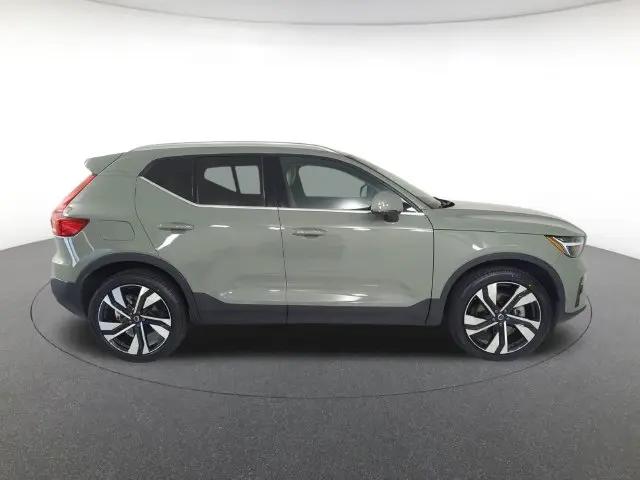 2024 Volvo XC40 B5 Ultimate Bright Theme