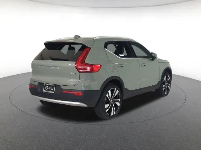 2024 Volvo XC40 B5 Ultimate Bright Theme