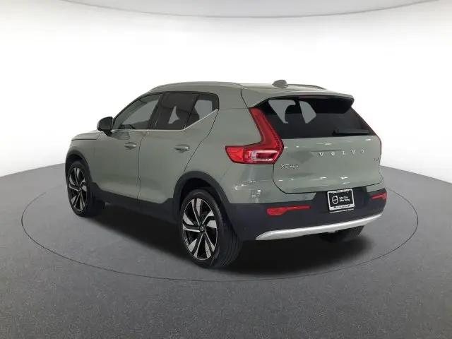 2024 Volvo XC40 B5 Ultimate Bright Theme