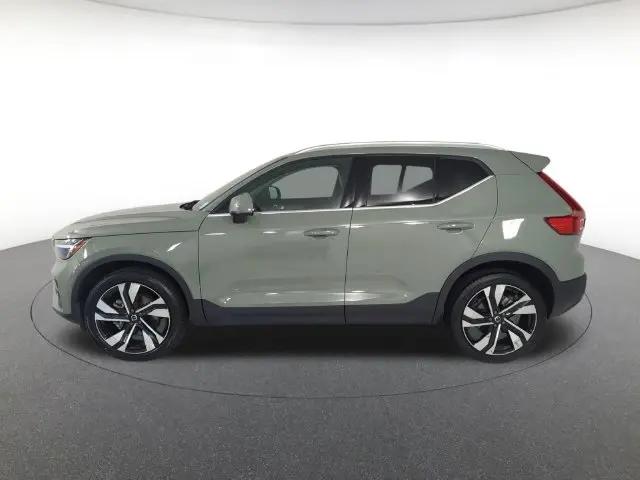 2024 Volvo XC40 B5 Ultimate Bright Theme