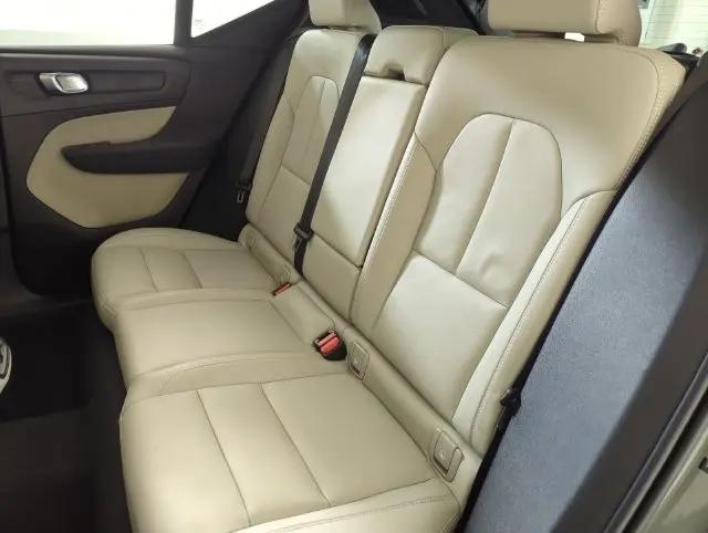 2024 Volvo XC40 B5 Ultimate Bright Theme