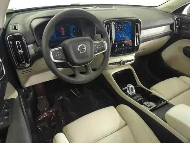 2024 Volvo XC40 B5 Ultimate Bright Theme