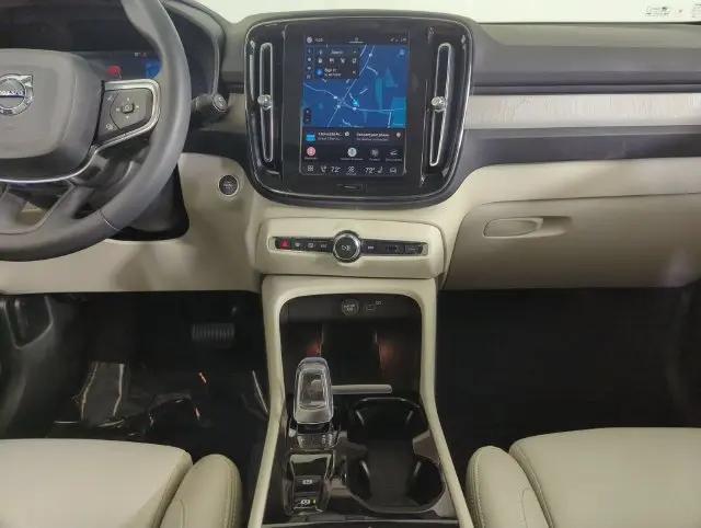 2024 Volvo XC40 B5 Ultimate Bright Theme