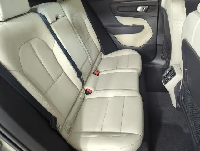 2024 Volvo XC40 B5 Ultimate Bright Theme