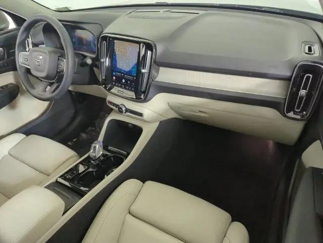 2024 Volvo XC40 B5 Ultimate Bright Theme