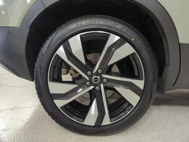 2024 Volvo XC40 B5 Ultimate Bright Theme