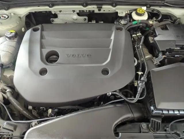 2024 Volvo XC40 B5 Ultimate Bright Theme