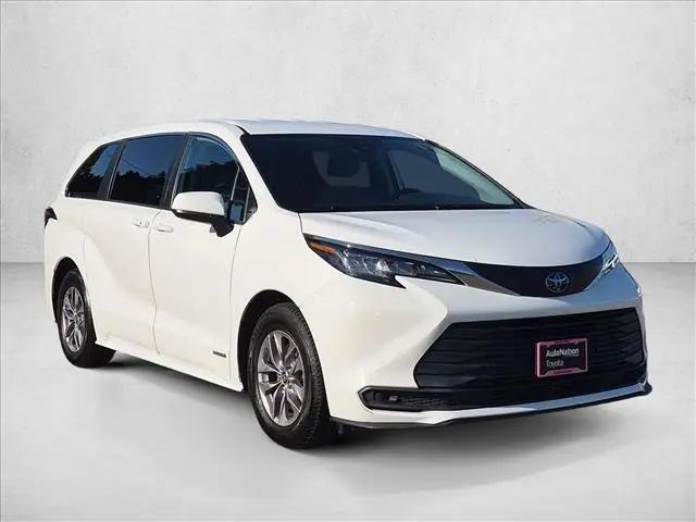 2021 Toyota Sienna LE