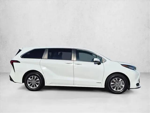 2021 Toyota Sienna LE