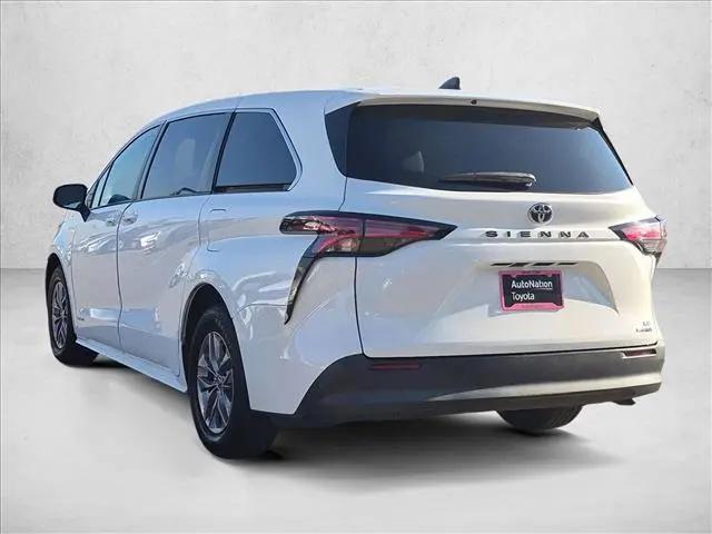 2021 Toyota Sienna LE