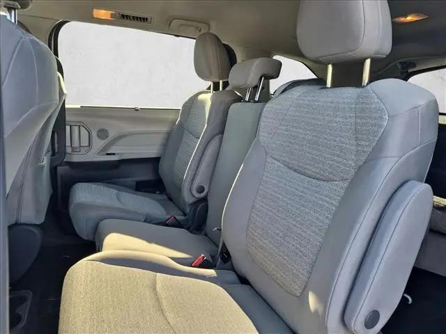 2021 Toyota Sienna LE