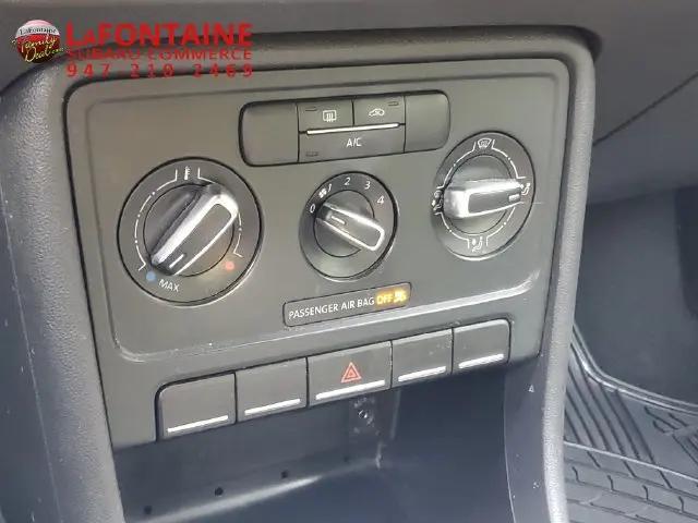 2013 Volkswagen Beetle 2.5L Entry