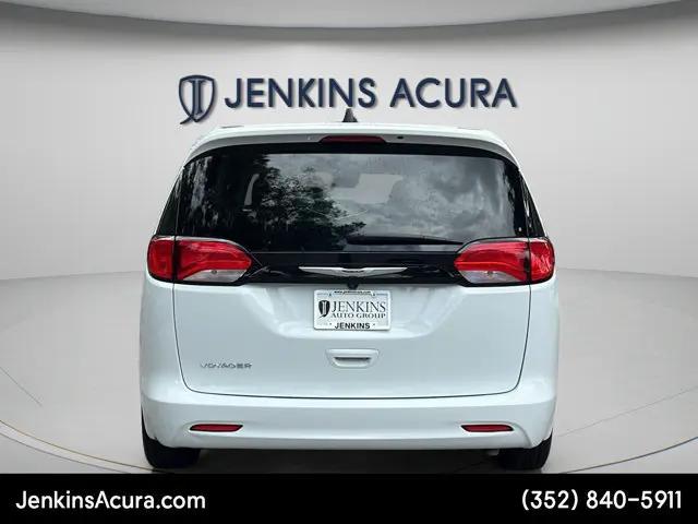 2023 Chrysler Voyager LX