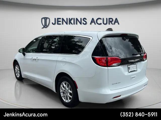 2023 Chrysler Voyager LX