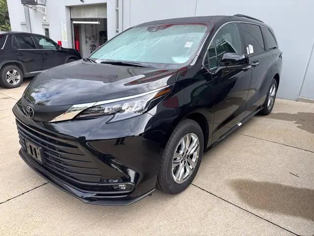 2026 Toyota Sienna XLE for sale in Cedar Falls, IA