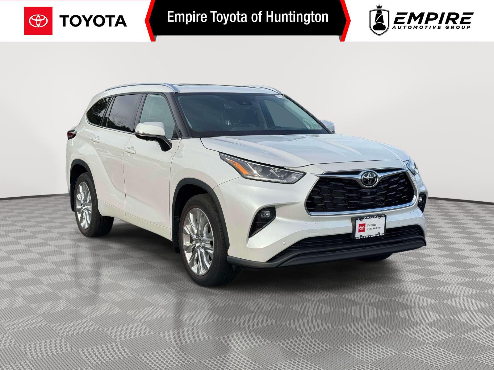 White (Wind Chill Pearl) 2024 Toyota Highlander SUV / Crossover All-Wheel Drive Automatic