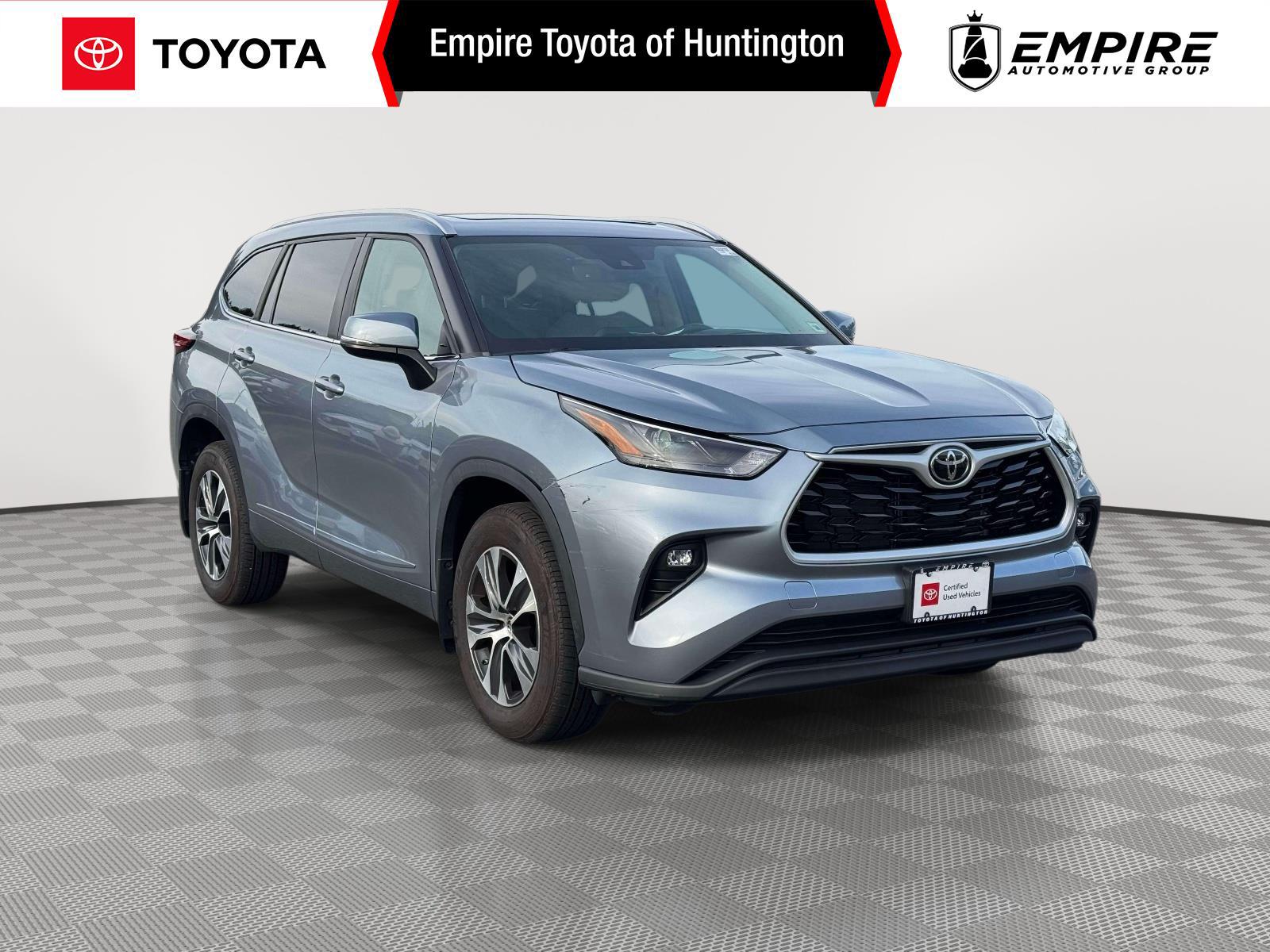 Moon Dust 2023 Toyota Highlander SUV / Crossover All-Wheel Drive Automatic