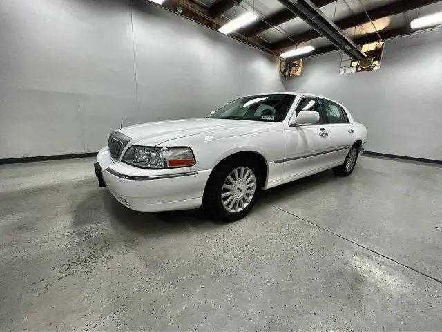 2003 Lincoln Town Car Signature for sale in RHINELANDER, WI