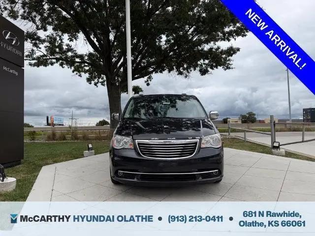2016 Chrysler Town & Country Limited for sale in Olathe, KS
