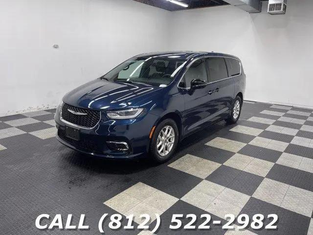 2025 Chrysler Pacifica Select for sale in Seymour, IN