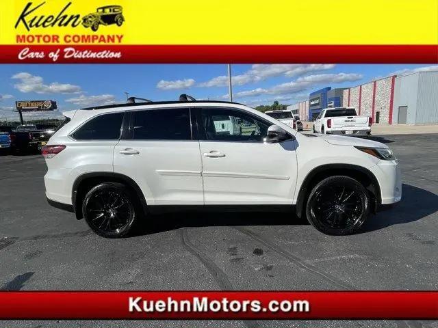 2019 Toyota Highlander XLE for sale in Rochester, MN