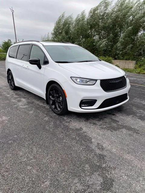 2026 Chrysler Pacifica Limited for sale in Davenport, IA