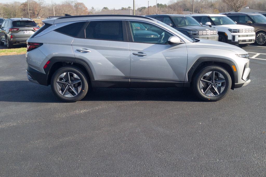 New 2026 Silver HYUNDAI SEL Plus FWD image 4
