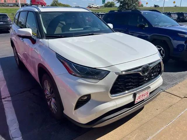 2023 Toyota Highlander Platinum
