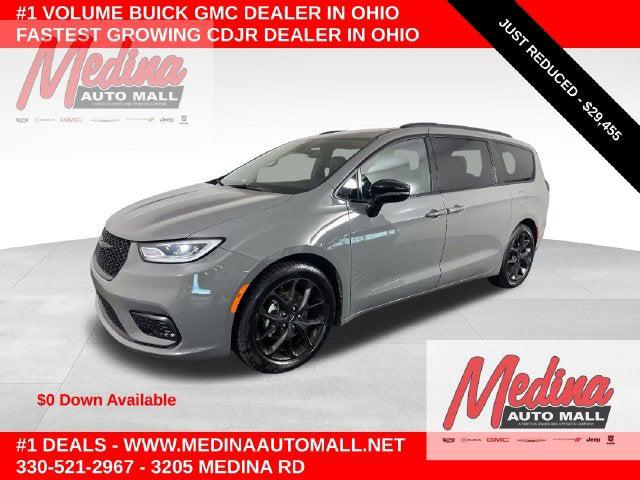 2025 Chrysler Pacifica Limited for sale in Medina, OH