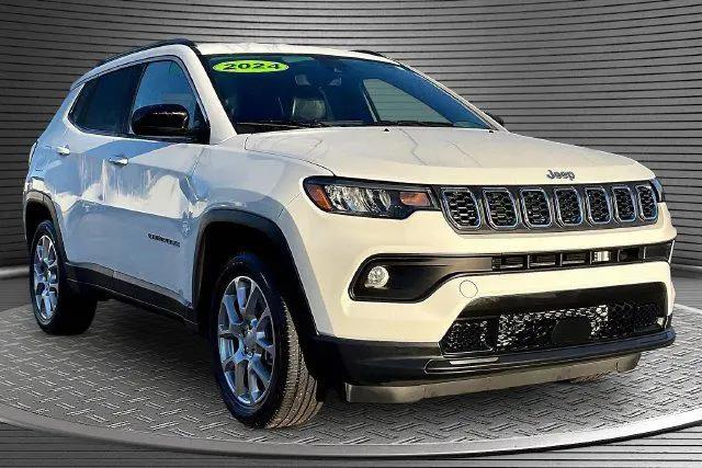2024 Jeep Compass Latitude Lux FWD