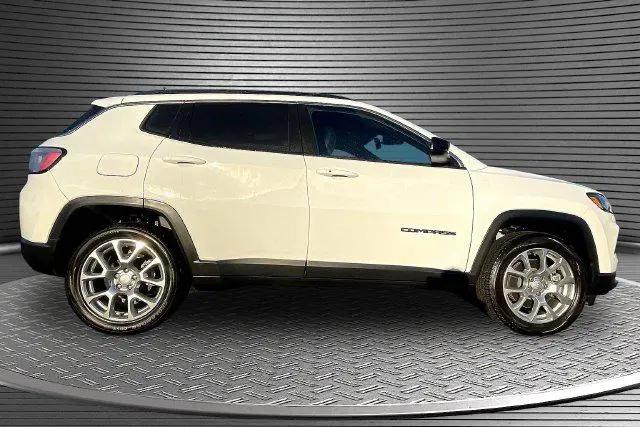 2024 Jeep Compass Latitude Lux FWD