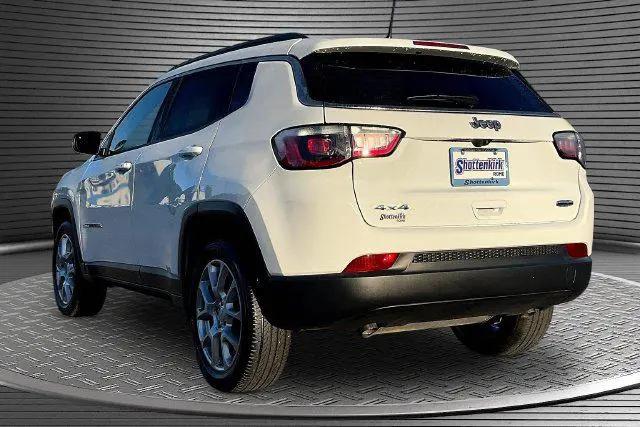 2024 Jeep Compass Latitude Lux FWD