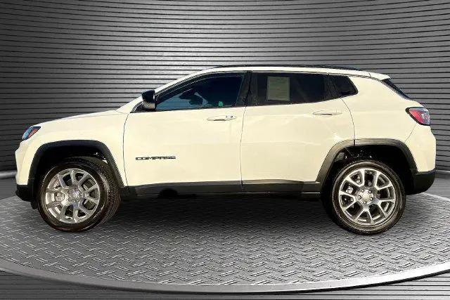 2024 Jeep Compass Latitude Lux FWD