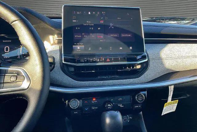 2024 Jeep Compass Latitude Lux FWD
